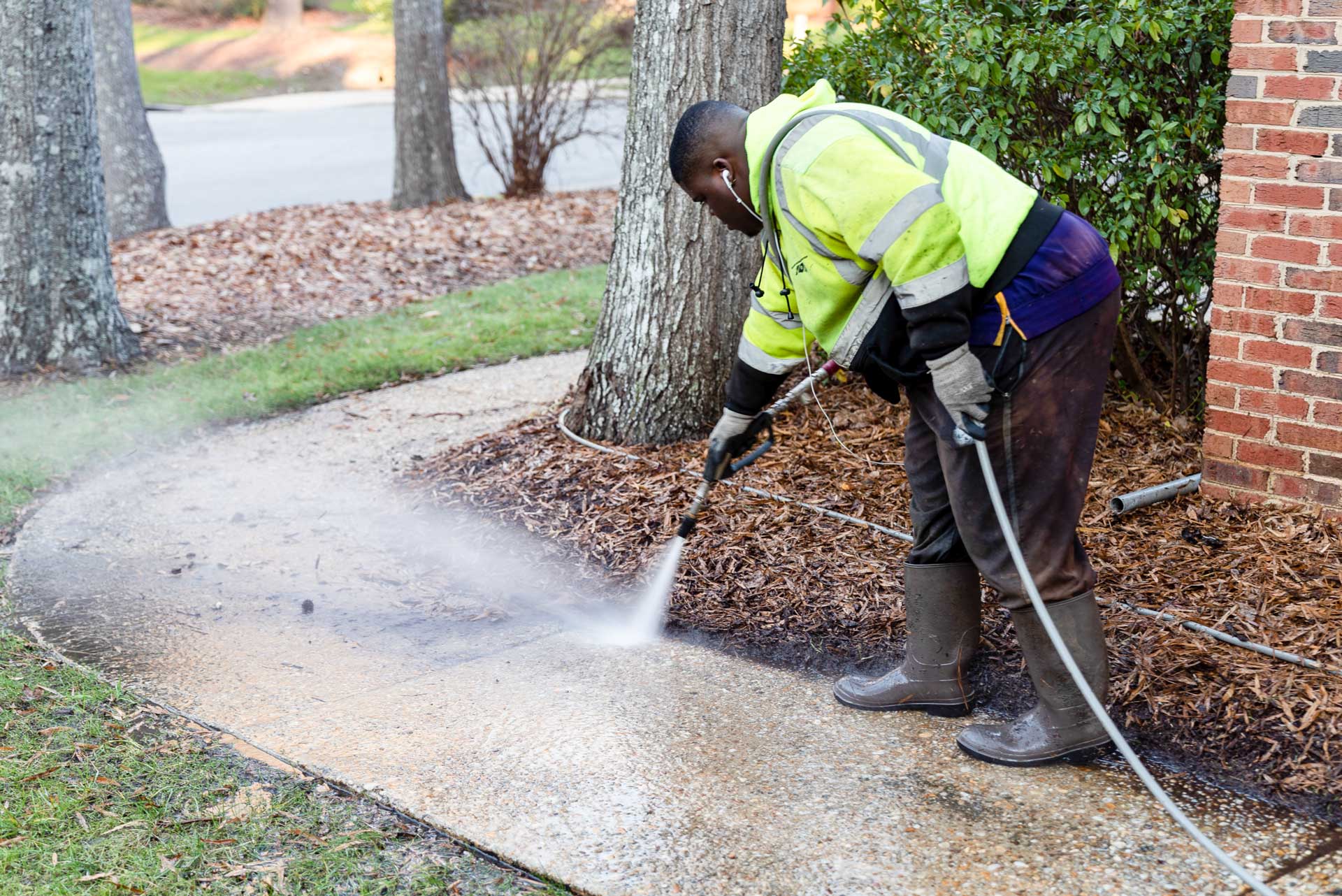 Sidewalk & Curb Cleaning - Southern Outdoor Restoration